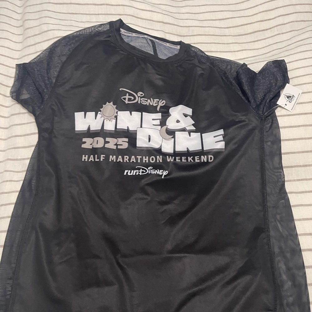 NWT Rundisney 2025 wine and dine t shirt